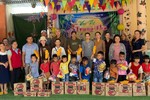 Chùa An Ba đã vận động và trao tặng hơn 800 phần quà đến các bạn nhỏ vùng cao