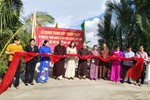 Cắt băng khánh thành cầu Phước Thiện tại ấp Phước Đạt - Phước Nghiêm, X.Vĩnh Phước B, H.Gò Quao, tỉnh Kiên Giang