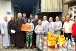 Phật giáo Q.8 hỗ trợ hơn 62 triệu đồng cho gia đình bị phóng hỏa tại P.15 