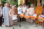 Bình Thuận: Ban Từ thiện xã hội Phật giáo tỉnh tặng quà người dân tại miền Trung