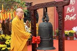 Trưởng lão Hòa thượng Thích Thanh Nhiễu thỉnh chuông khai hội