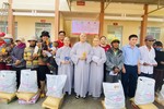 Chư Ni chùa Dược Sư, Từ Hạnh tặng 400 quà đến trẻ em và người dân khó khăn tại H.Krông Bông, tỉnh Đắk Lắk