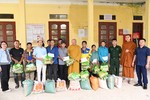 Chia sẻ yêu thương với bà con tại H.Mường Lát, Thanh Hóa