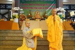 Hòa thượng Thích Từ Nghiêm trao quyết định bổ nhiệm trụ trì chùa Phước Lộc đến Sư cô Thích nữ Minh Triết