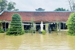 Chùa Thôn Năm tại xã Khánh Tiên, H.Yên Khánh, Ninh Bình ngập sâu trong nước