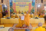 Thượng tọa Thích Trí Thọ, Phó Trưởng ban Thường trực Ban Trị sự, Trưởng ban Pháp chế GHPGVN tỉnh Bến Tre trao quyết định bổ nhiệm trụ trì chùa Phước Long đến Đại đức Thích Pháp Trí