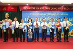 Trao quyết định, tặng hoa chúc mừng 7 Giám đốc Sở mới thành lập 