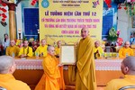 Thượng tọa Thích Nhuận Trí trao quyết định bổ nhiệm trụ trì chùa Giác Hải đến Đại đức Thích Nhuận Bảo
