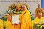 Hòa thượng Thích Thiện Tấn trao quyết định bổ nhiệm trụ trì chùa Vân An đến Thượng tọa Thích Từ Quảng