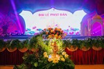 Lễ đài Phật đản được thiết trí tại hội trường chùa Bái Đính