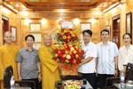 Ban Tuyên giáo và Dân vận Tỉnh ủy Thanh Hóa tặng hoa chúc mừng Ban Trị sự GHPGVN tỉnh nhân Đại lễ Vu lan Phật lịch 2569
