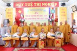 Tặng Giấy khen, phần thưởng đến các Tăng Ni sinh có thành tích cao trong học tập, năm học 2024-2025