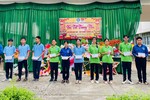 Chùa Nam Thạnh trao 20 phần học bổng đến các em học sinh Trường THPT Bùi Thị Xuân vượt khó học tốt