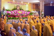 Chư vị giáo phẩm Hội đồng Chứng minh, chư tôn đức Tăng Ni dâng hương tưởng niệm Trưởng lão Hòa thượng Thích Giác Tường - Ảnh: Quảng Đạo/BGN
