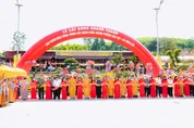 Chư tôn đức cắt băng khánh thành các hạng mục công trình xây dựng chùa Giáng - Ảnh: Đức Hòe