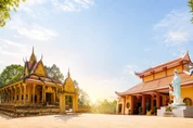Chùa Thác Lác, xã Hòa Thuận (trái) và chùa Phú Hội, xã Vĩnh Điều (phải)