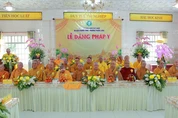 Trang nghiêm lễ dâng pháp y, cài hoa hồng mùa Vu lan tại trường hạ Ni viện Phước Long