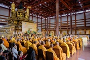 Quang cảnh buổi lễ tại chánh điện chùa Quốc Ân Khải Tường (xã Long Phước, TP.Đồng Nai)