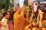 Lễ Tắm Phật tại chùa Sùng Kính
