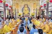 Khóa lễ tụng kinh tại chánh điện 