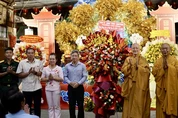 Tuần lễ Phật đản của Phật giáo người Hoa TP.HCM diễn ra tại chùa Vạn Phật thu hút sự quan tâm, tham dự của đông đảo tín đồ Phật tử - Ảnh: Hạnh Ý/BGN