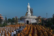 Lễ an vị tôn tượng Bồ-tát Quán Thế Âm lộ thiên trong khuôn viên thiền viện Trúc Lâm Tây Ninh