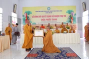 Hòa thượng Thích Huệ Pháp trao quyết định bổ nhiệm trụ trì chùa Phước Thanh đến Thượng tọa Thích Như Đạo