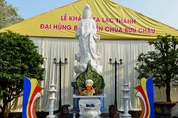 Tôn tượng Bồ-tát Quán Thế Âm được an vị trong khuôn viên chùa Bửu Châu