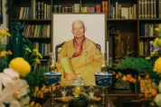 Trưởng lão Hòa thượng Thích Minh Cảnh (1937-2018) là bậc thầy đã dành trọn cuộc đời cho sự nghiệp giáo dục, nghiên cứu Hán học và bảo tồn di sản kinh điển