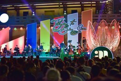Chương trình hòa nhạc An Symphony "Thuyền từ qua bến giác" tại Việt Nam Quốc Tự tối 18-5 - Ảnh: Quảng Đạo