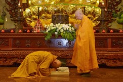 [VIDEO] Tại sao Tăng (Ni) phải làm lễ Tự tứ sau ba tháng an cư?