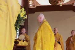 [Video] Khai đàn Pháp hội Dược Sư ngày mùng 3 Tết tại chùa Huê Nghiêm