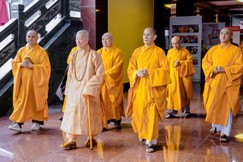 [Video] Đức Pháp chủ quang lâm Việt Nam Quốc Tự khai thị cho Tăng Ni trong Khóa huân tu và Bồi dưỡng trụ trì