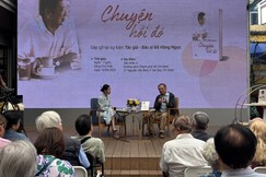 "Chuyện hồi đó" là cuốn sách mới nhất của bác sĩ Đỗ Hồng Ngọc được giới thiệu vào sáng nay, 10-8 - Ảnh: Lương Hoàng