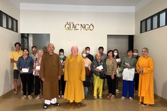 Hòa thượng Thích Tâm Viên, Hòa thượng Thích Duy Trấn trao tiền ủng hộ của bạn đọc đến các bệnh nhân