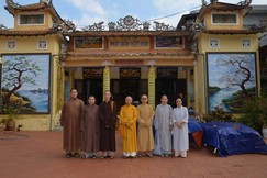 Đoàn Ban Thường trực Ban Trị sự GHPGVN TP.Đà Nẵng thăm các tự viện cùng đồng bào bị ngập lụt 