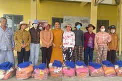 Chùa Pháp Huyền trao quà đến bà con vùng bão lũ tỉnh Đắk Lắk