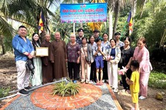 Đoàn thiện nguyện bàn giao giếng khoan cho người dân, trị giá 43 triệu đồng cho chùa Tân Giác (tỉnh Cà Mau)