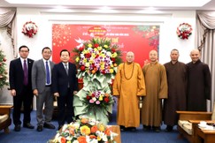 Hòa thượng Thích Gia Quang chúc mừng Giáng sinh đến tại Trụ sở Tổng hội Thánh Tin lành Việt Nam (miền Bắc)