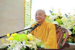 Trưởng lão Hòa thượng Thích Minh Thông chia sẻ chủ đề “Giới luật Phật giáo” - Ảnh: Trung Thắng