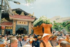 Phụng tống kim quan Hòa thượng Thích Đồng Quả đến nơi trà-tỳ