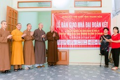 Bàn giao nhà Đại đoàn kết đến hộ anh Nguyễn Văn Thịnh tại khu phố Thành Nhân, H.Vĩnh Lộc, Thanh Hóa