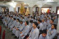 Hơn 200 khóa sinh là những người khuyết tật, khiếm thị trên địa bàn TP.Đà Nẵng tham dự khóa tu "Một ngày an lạc" tại chùa Pháp Lâm