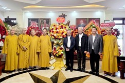 Chư tôn đức Ban Trị sự GHPGVN tỉnh Nghệ An chúc mừng Lễ Giáng sinh tại Tòa Giám mục Giáo phận Vinh