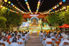 Lễ tưởng niệm Bồ-tát Thích Quảng Đức tại lễ đài chính Ban Trị sự Phật giáo Khánh Hòa - Ảnh: Trọng Phú