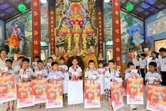 Chùa Kim Thiền tổng kết và trao học bổng đến các em học sinh nhân dịp cuối năm