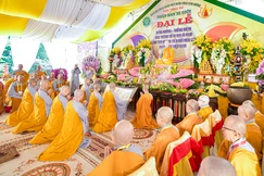 Phân ban Ni giới Phật giáo tỉnh Lâm Đồng dâng văn chúc tán Đức Thánh Tổ Ni Đại Ái Đạo, chư tôn đức Ni tiền bối hữu công Việt Nam tại chùa Phước Huệ - Ảnh: Quảng Đạo/BGN