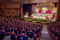 Toàn cảnh Tọa đàm “Ni giới Lâm Đồng: Truyền trì chánh pháp – Thừa hành Phật sự” diễn ra tại Hội trường Opera - Quảng trường Lâm Viên chiều 23-3 - Ảnh: Quảng Đạo/BGN