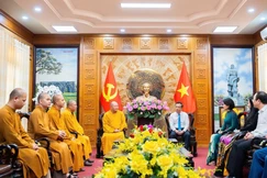 Ban Trị sự GHPGVN tỉnh Thanh Hóa thăm, chúc mừng tân Bí thư Tỉnh ủy Lê Đức Thái