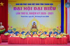Chư tôn đức Chứng minh, Chủ tọa đoàn điều hành phiên làm việc đầu tiên của Đại hội đại biểu Phật giáo tỉnh Thanh Hóa lần thứ IX, nhiệm kỳ 2026-2031 - Ảnh: Quảng Đạo/BGN